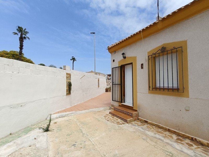 Semi-detached house on Calle Einstein – Torrevieja – Alicante
